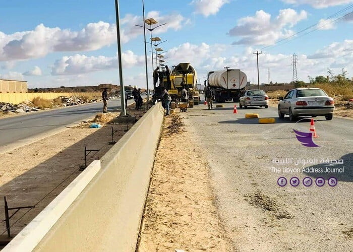 للحد من حوادث السير.. بلدية بنغازي تشرع في تنفيذ الحواجز الخرسانية بطريق الهواري - 126906271 3402821959839003 2273033604970235097 n