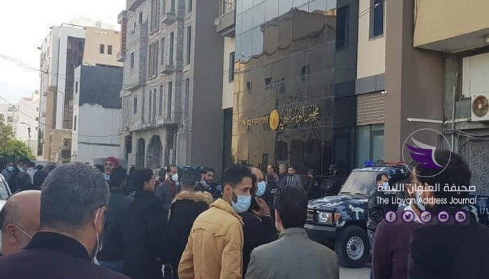 لتأخر مرتباتهم.. موظفي الرقابة الإدارية ورقابة الأغذية ينظمون وقفة احتجاجية في طرابلس - 128343063 1296402717410024 6195744493630942543 n