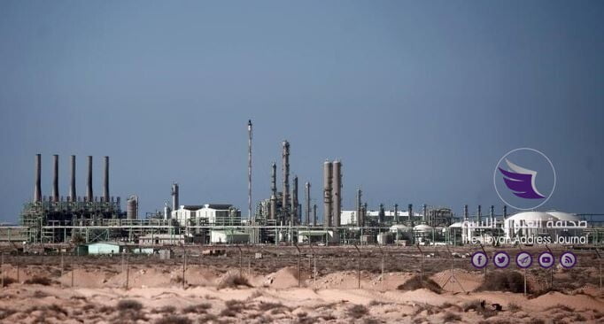 شركة الواحة النفطية تعلن قرب الانتهاء من صيانة خزان نفطي - eanlibya 2017 03 25 18 11 22