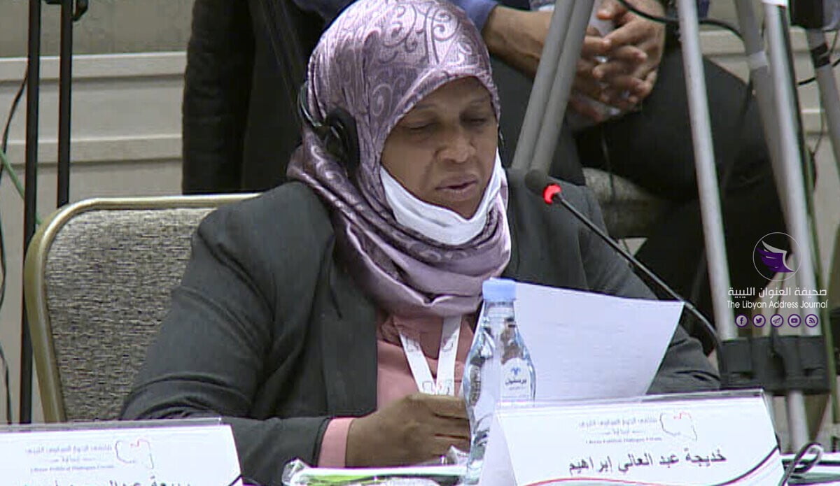 المشاركات بملتقى تونس يطالبن بتمثيل حقيقي للمرأة في الحكومة المقبلة - khadija seq.00 00 33 21.still013 0