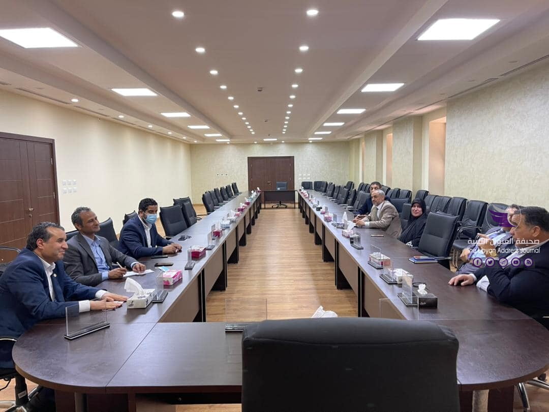 وزير الدولة لشؤون المهجرين يتفقد أحوال النازحين بمصراتة - 00
