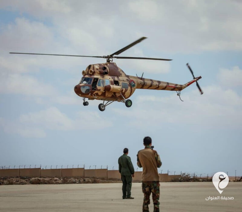 ليبيا-عرض جوي عرض جوي لطائرة من نوع "MI2"