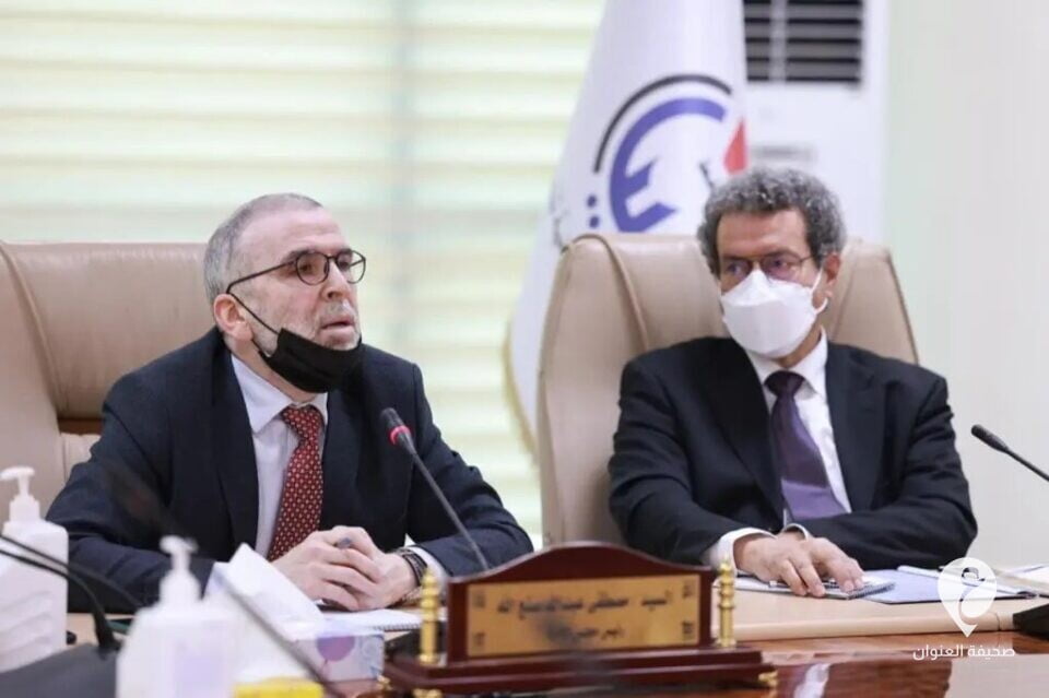 من جديد.. عون يوقف صنع الله عن العمل ويحيله إلى التحقيق - جانب من اجتماع وزير النفط ورئيس المؤسسة الوطنية الصورة من المؤسسة 22 أبريل 2021