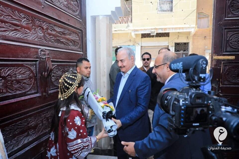بالصور.. حفتر يزور معرضا للفنون في بنغازي - 258784844 2021862001302029 4023820382413256481 n