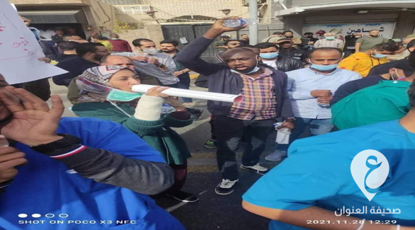 بالصور..تواصل اعتصام الكوادر الطبية في مراكز العزل أمام مبنى رئاسة الوزراء في طرابلس - 262547937 459643459103839 8316897182802312744 n