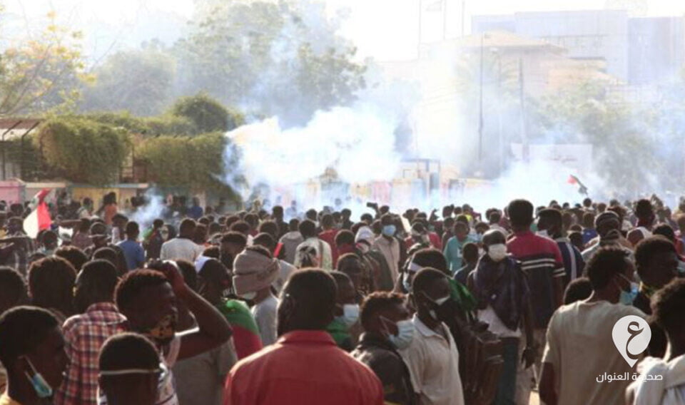 الأمن السوداني تطلق الغاز السيل للدموع على المتظاهرين - sadddd 1132x670 1