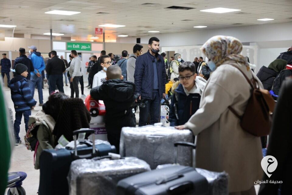 الخارجية تعلن وصول أول دفعة من المواطنين الليبيين العالقين في أوكرنيا إلى مطار معيتيقة - 0 1
