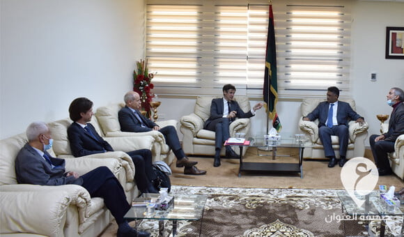 الكهرباء وتوتال تبحثان تنفيذ مشروع محطة الطاقة الشمسية - PSD العنوان 15
