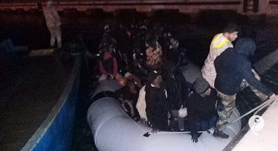 حرس السواحل ينقذ 83 مهاجرا قبالة سواحل ليبيا - 1 25
