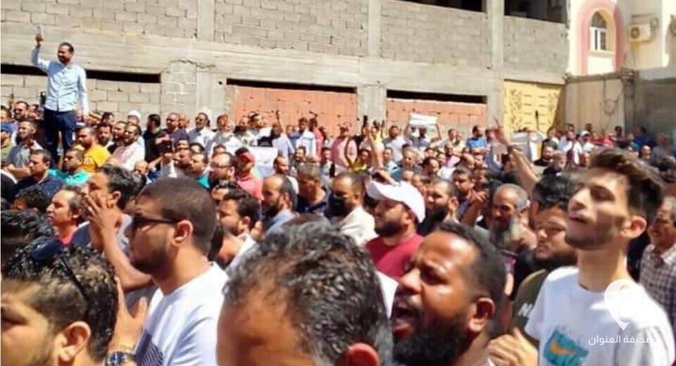 الوطنية لحقوق الإنسان تطالب بفتح تحقيق حول حادثة الاعتداء على المتظاهرين أمام مقر الدبيبة - 1 69
