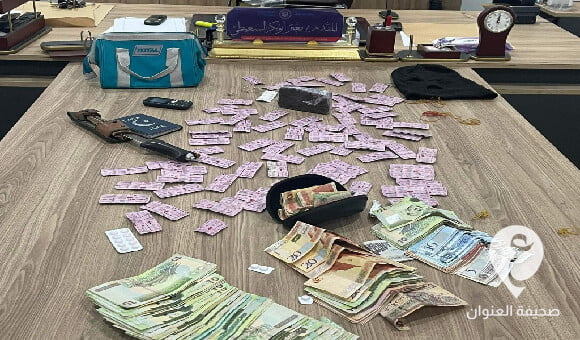 جنائي الهلال النفطي يضبط مصريًا يتاجر بالمخدرات وحبوب الهلوسة في أجدابيا - مشروع جديد 55