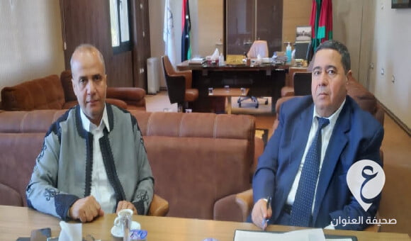 اللافي يناقش مع الحافي إعادة صياغة النصوص الخلافية الواردة بمشروع الدستور 1 اللافي يناقش مع الحافي إعادة صياغة النصوص الخلافية الواردة بمشروع الدستور - مشروع جديد 90