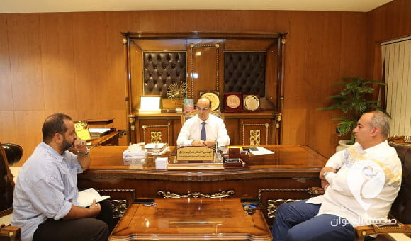 رئيس مجلس إدارة شركة النظافة بنغازي يبحث مع بوجواري تفعيل الشركة ومشاكلها  - مشروع جديد 29