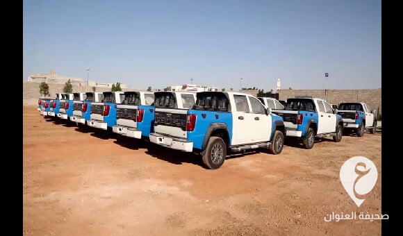 لجنة إدارة الأزمة بالمنطقة الشرقية تسلم عدد من السيارات للحرس البلدي   - مشروع جديد 1 4