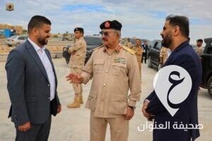 صور| القائد العام المشير خليفة حفتر يقوم بجولة في شوارع بنغازي - 10