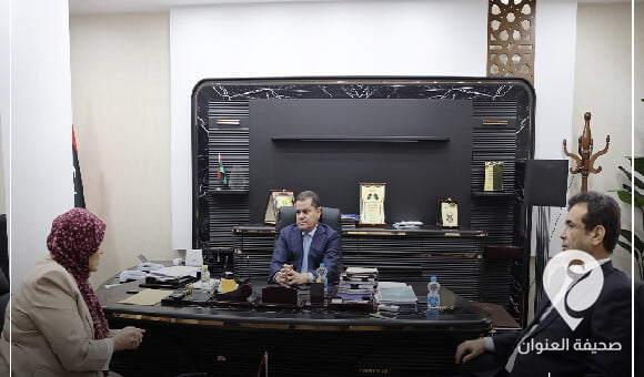 الدبيبة يبحث مع فتحية العريبي العراقيل التي تواجه عمل مركز بنغازي الطبي - مشروع جديد 8 3