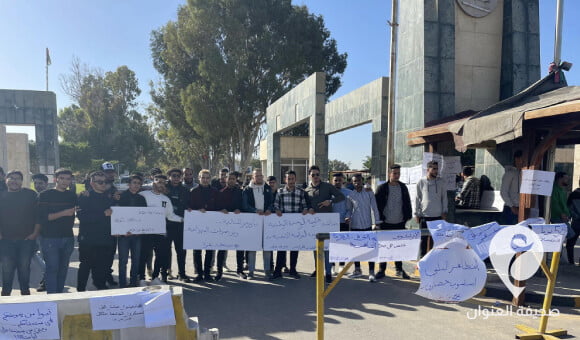 طلاب جامعة طرابلس يطالبون بالعودة للدراسة في ظل استمرار تعليقها من قبل نقابات أعضاء هيئة التدريس - PSD العنوان 2022 11 24T141113.242