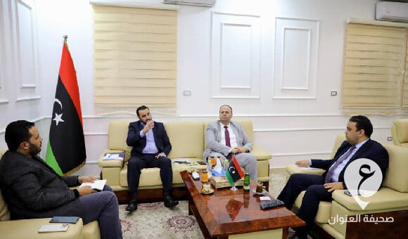 وزير العمل يبحث تطوير آلية الاستعلام عن الإفراجات المالية للموطنين - 1 8