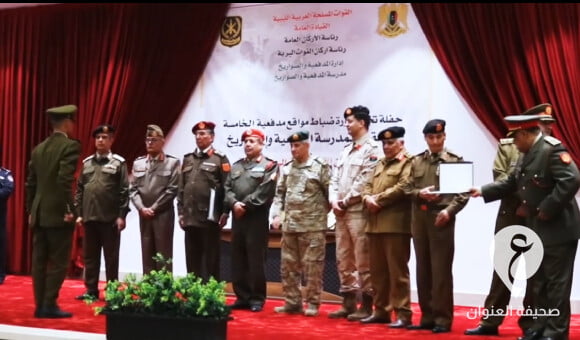 الاحتفال بتخريج دورة ضباط مواقع مدفعية - PSD العنوان 87