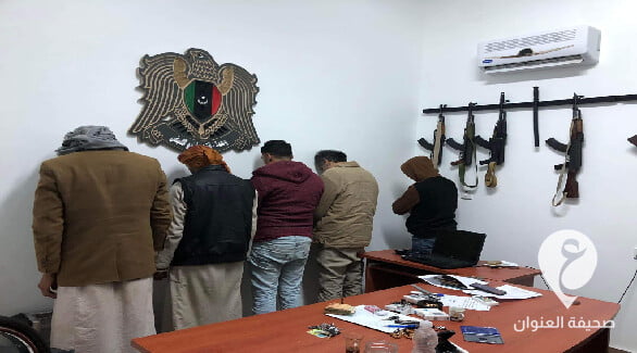 أمن شحات: شرطة قرنادة تضبط سائق حاول الفرار من دورية برفقة مهاجرين غير شرعيين - مشروع جديد 4