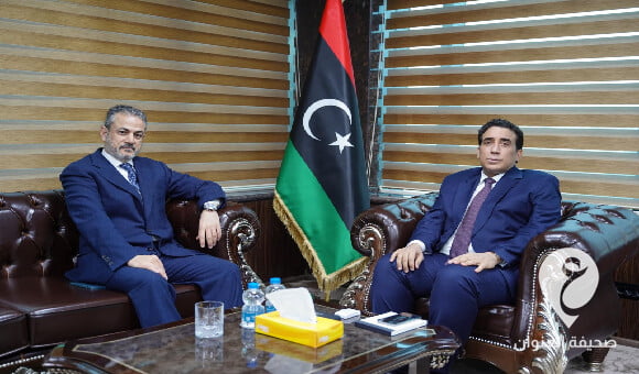 المنفي يلتقي بن قدارة ويطلع على تحديات قطاع النفط  - PSD العنوان 5