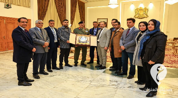 المشير حفتر يستقبل أعضاء هيئة التدريس بجامعة بنغازي - مشروع جديد 25