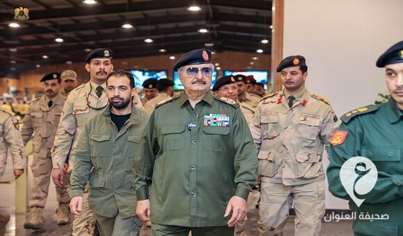 المشير حفتر يُجري جولة بمركز الألعاب الرياضية باللواء 106 - 3