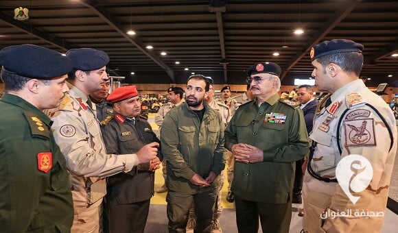 المشير حفتر يُجري جولة بمركز الألعاب الرياضية باللواء 106 - 5