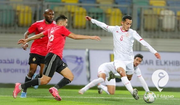 ليبيا تخسر بثلاثية نظيفة أمام تونس ضمن تصفيات كأس الأمم الأفريقية - 54736 تصويبة قوية للاعب تونس
