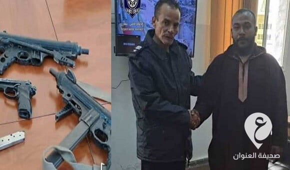 مواطنون من بنغازي يسلمون أسلحتهم إلى شرطة الصابري - 5487877778