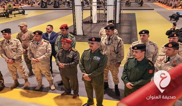 المشير حفتر يُجري جولة بمركز الألعاب الرياضية باللواء 106 - 6