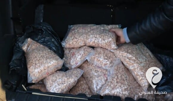 ضبط 10 مليون قرص مخدر مهربة داخل سيارات مستوردة في ميناء بنغازي - PSD العنوان Copy 17
