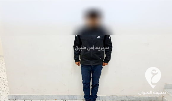 أمن طبرق تضبط شخصًا سرق مقتنيات من منزل قريبه  - العنوان الاخير 85