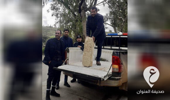 الداخلية: الشرطة السياحية وحماية الآثار الجبل الأخضر تضبط شخصًا يبيع قطعة أثرية 1 الداخلية: الشرطة السياحية وحماية الآثار الجبل الأخضر تضبط شخصًا يبيع قطعة أثرية - العنوان الاخير 24