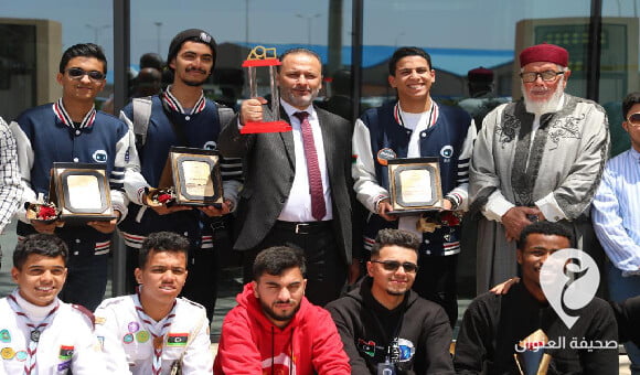 بعد تحقيقه فوزاً كاسحاً في أمريكا..رئيس جامعة بنغازي يستقبل فريق «ليبوتكس سوبر» للروبوتكس - PSD العنوان