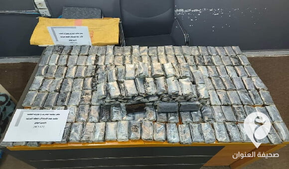مكافحة الظواهر السلبية الجبل الأخضر يضبط أحد تجار المخدرات بحوزته 60كيلو "حشش" - العنوان الاخير 23