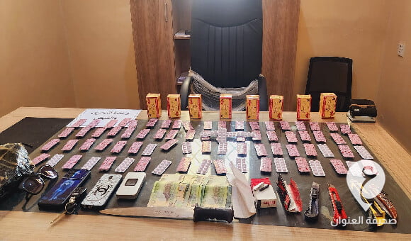 بـ 800 قرص ترامادول..أمن الكفرة: شرطة المدينة تضبط شخصًا يقوم بترويج المواد المخدرة - العنوان الاخير 36