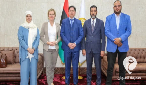 العقوري يؤكد على أهمية عودة الشركات البريطانية للاستثمار في ليبيا بالمجال النفطي وإعادة إعمار - العنوان الاخير 48