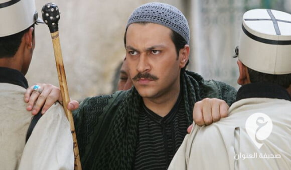 الفنان السوري وائل شرف الشهير بـ "العقيد معتز" في زيارة إلى بنغازي استعدادا للمشاركة في مسلسل تاريخي ليبي - PSD العنوان 2023 06 22T132739.926