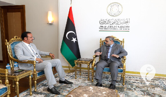 المشري يناقش مع عميد بلدية نالوت قضايا تهريب الوقود والبشر - العنوان الاخير 53