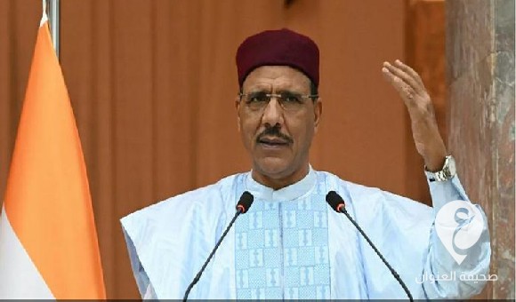 اعتقال رئيس النيجر محمد بوعزوم داخل القصر الجمهوري والجيش يرفض الانقلاب - العنوان الاخير 79