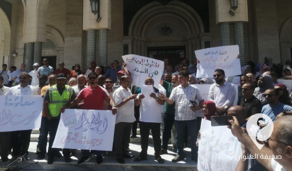 من وسط طرابلس.. موظفو الخطوط الليبية يطالبون بصرف مرتباتهم المنقطعة منذ أكثر من عام 4 من وسط طرابلس.. موظفو الخطوط الليبية يطالبون بصرف مرتباتهم المنقطعة منذ أكثر من عام - PSD العنوان 2023 08 02T170611.422