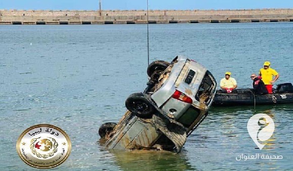 العامة للبحث والتعرف على المفقودين تنتشل سيارات جرفها السيل في حوض ميناء درنة  - PSD العنوان 8 1