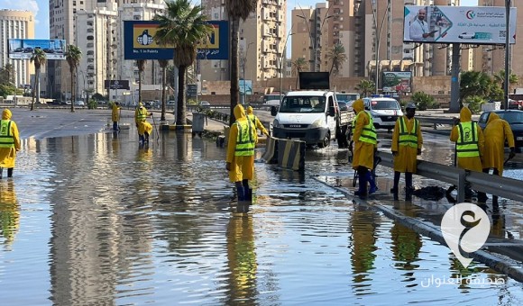 الأمطار تغرق شوارع طرابلس وشركتي المياه والخدمات العامة تجاهدان في سحبها - PSDالعنوان 11 2
