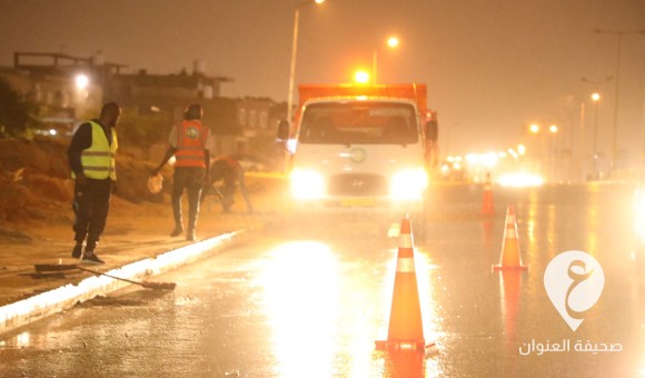 الشركة العامة لخدمات النظافة تواصل أعمال الكسح وحل مختنقات الطرق في بنغازي - PSDالعنوان 13 2