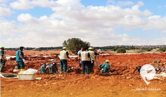 بناء على تعليمات النائب العام.. استخراج 225 جثة من مقبرة الظهر الأحمر بدرنة  - PSD العنوان 8 2