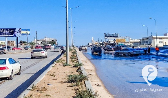 أمن طرابلس تطالب السائقين بالابتعاد عن تجمعات المياه بطريق البيفي - 1111