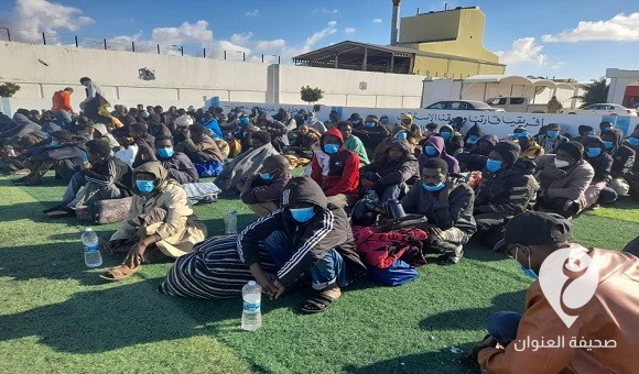 جهاز مكافحة الهجرة يرحل 109 مهاجرا من بنغازي - 1