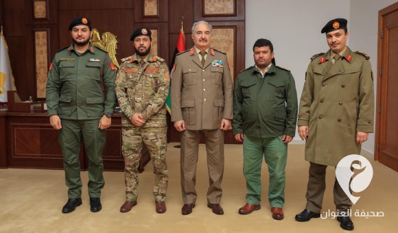 المشير حفتر يجتمع بآمري عمليات القوات البرية واللواء طارق بن زياد واللواء 128 - PSDالعنوان 54