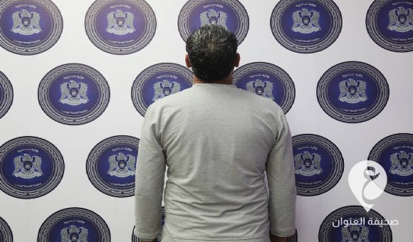 البحث الجنائي يضبط تاجر خمور متلبسًا داخل استراحة بمنطقة الفكعات  - PSD العنوان 10
